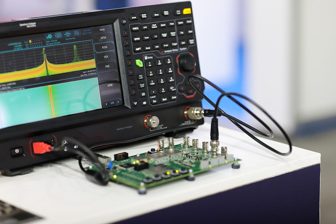 printed circuit board testing by spectrum analyzer